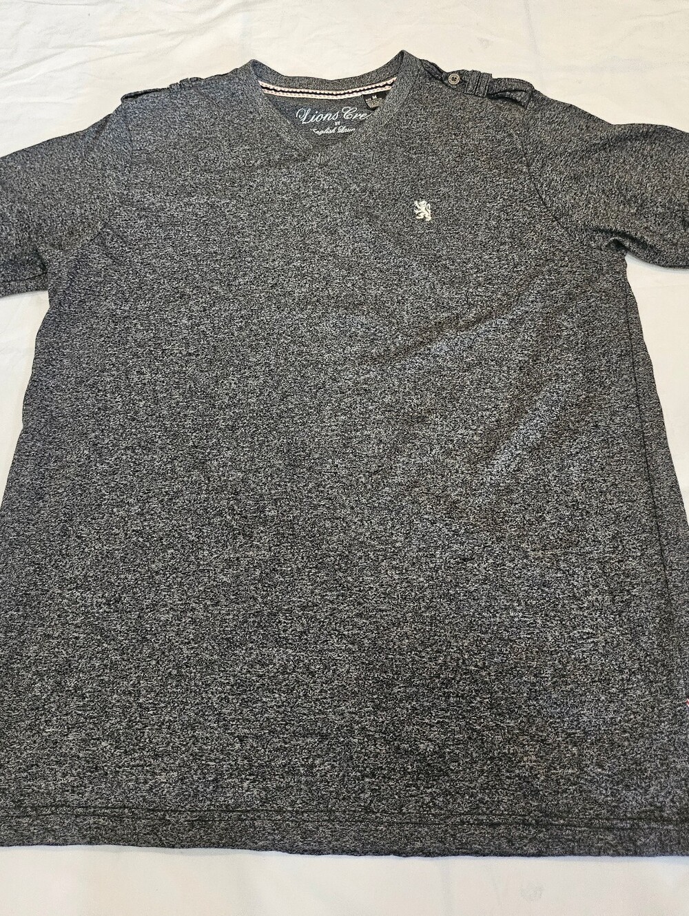 Lions Crest by English Laundry Men's Gray V-Neck T-Shirt - Size M